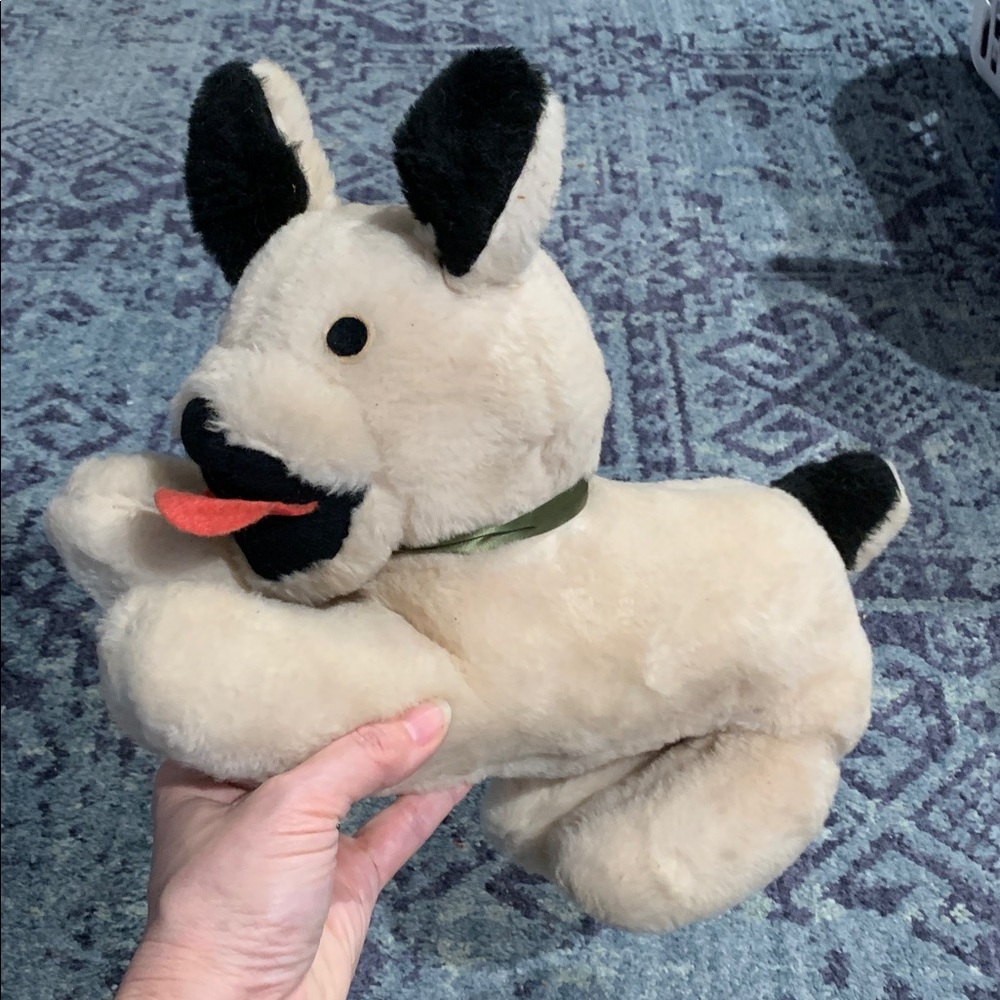 Super cute Carnival prize vintage plush dog 12” long,good condition w bow